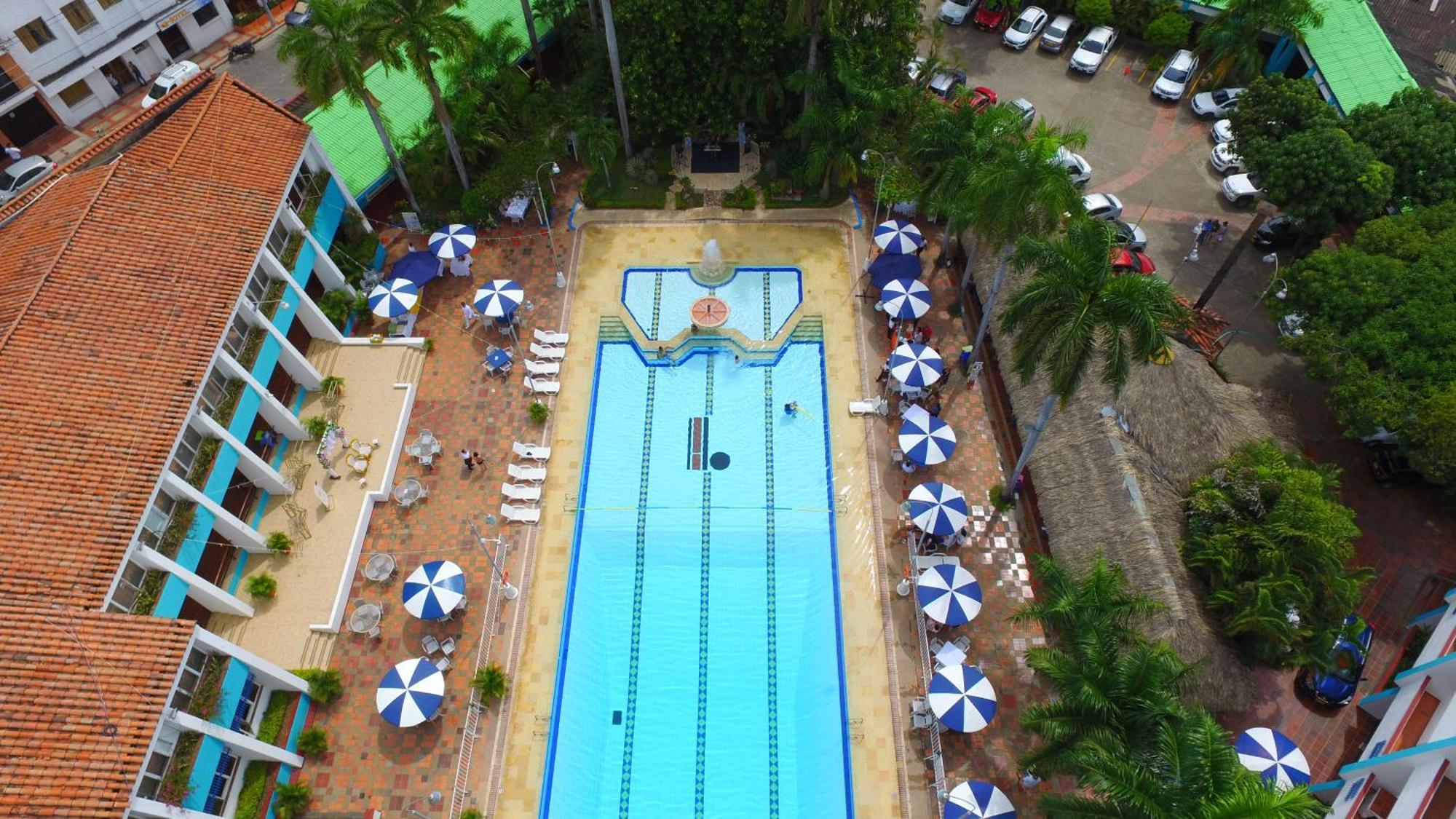 Hotel Bachue Girardot Extérieur photo