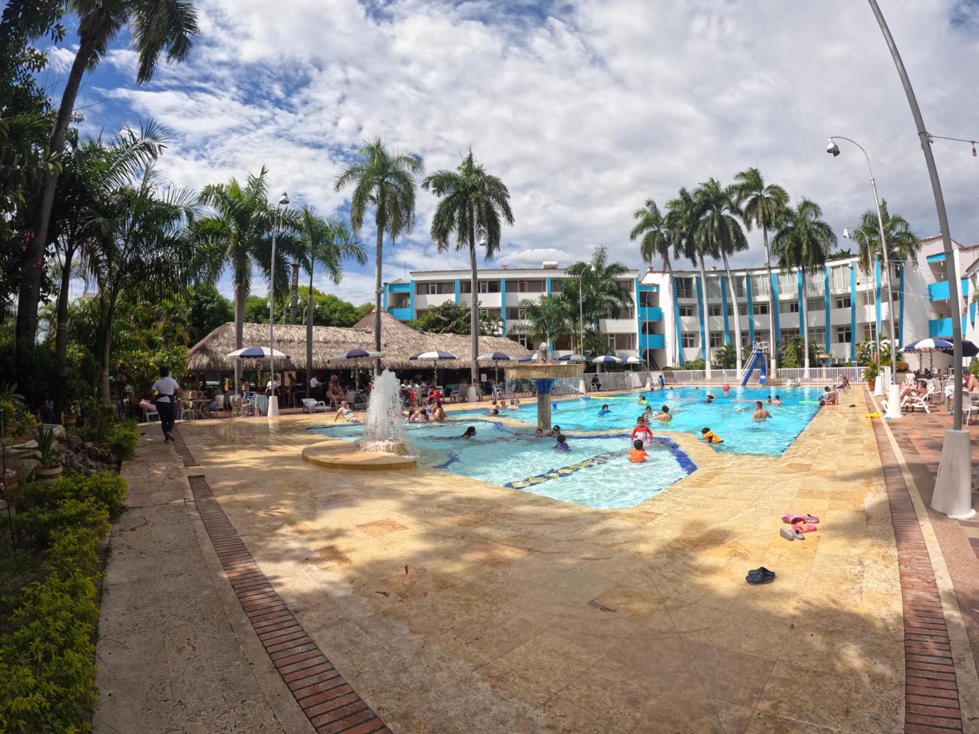 Hotel Bachue Girardot Extérieur photo