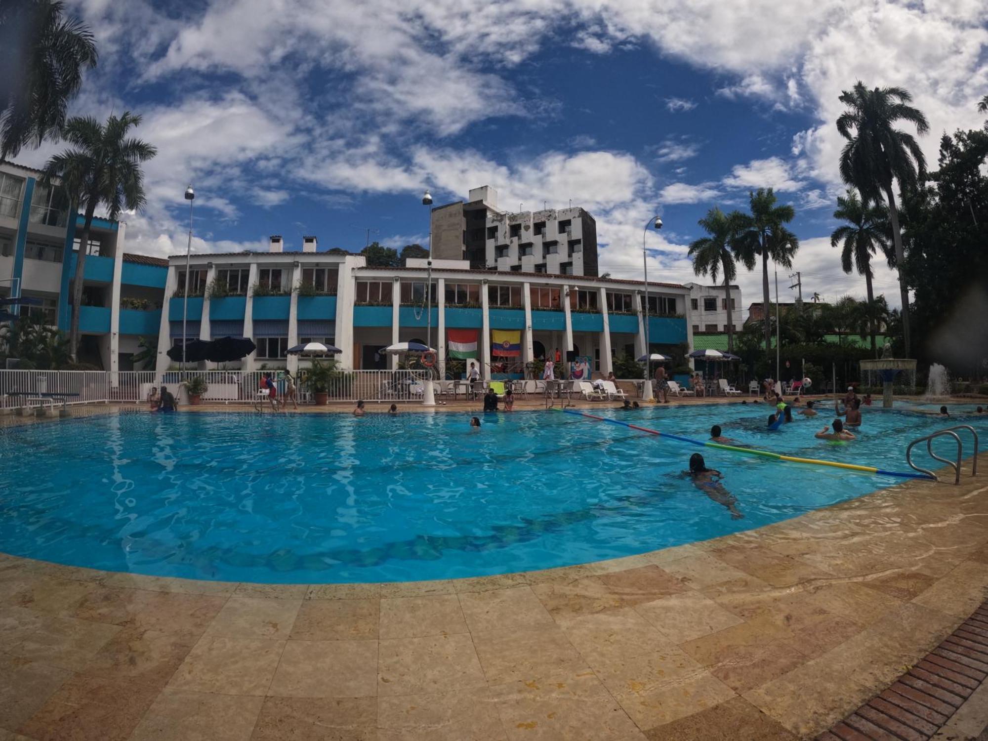 Hotel Bachue Girardot Extérieur photo