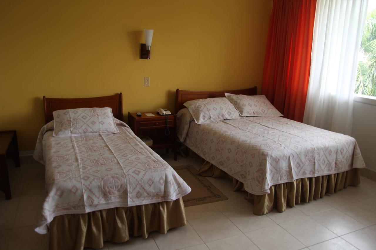Hotel Bachue Girardot Extérieur photo