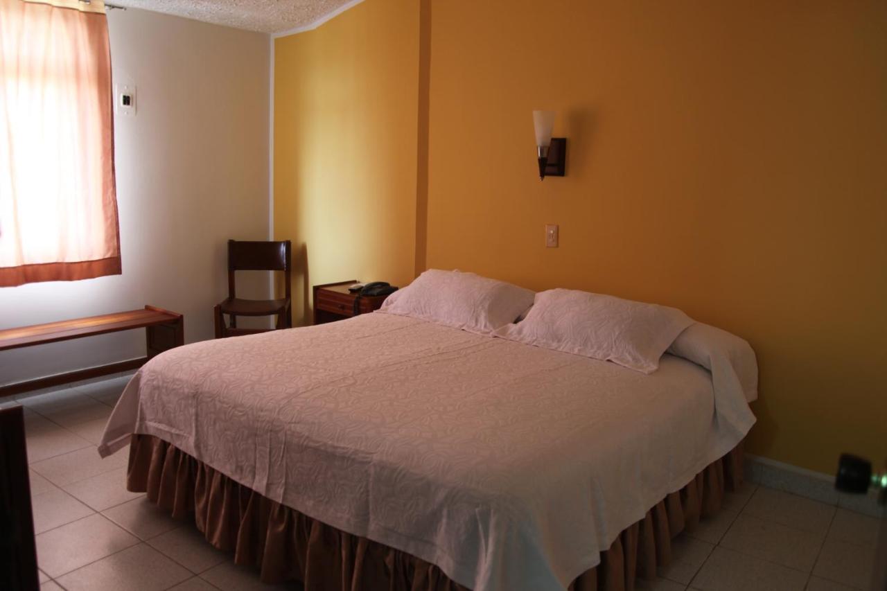Hotel Bachue Girardot Extérieur photo