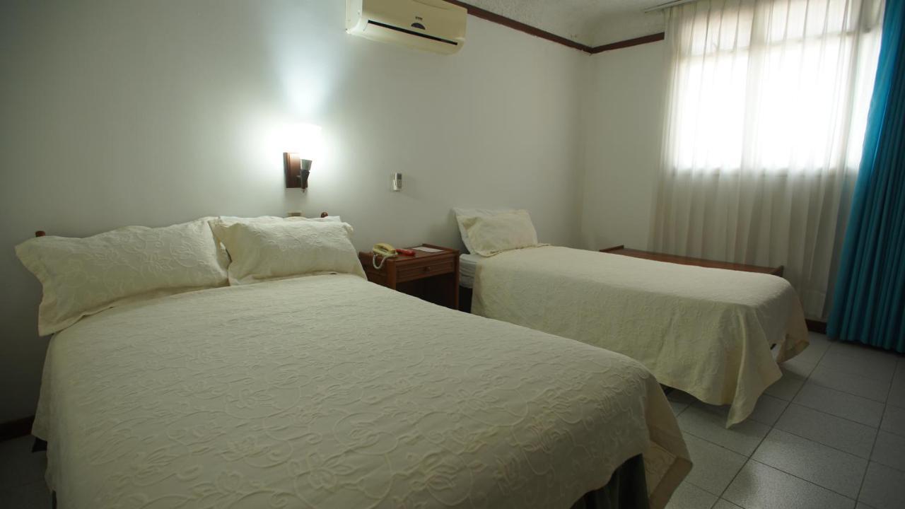 Hotel Bachue Girardot Extérieur photo