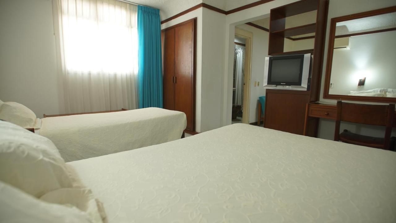 Hotel Bachue Girardot Extérieur photo